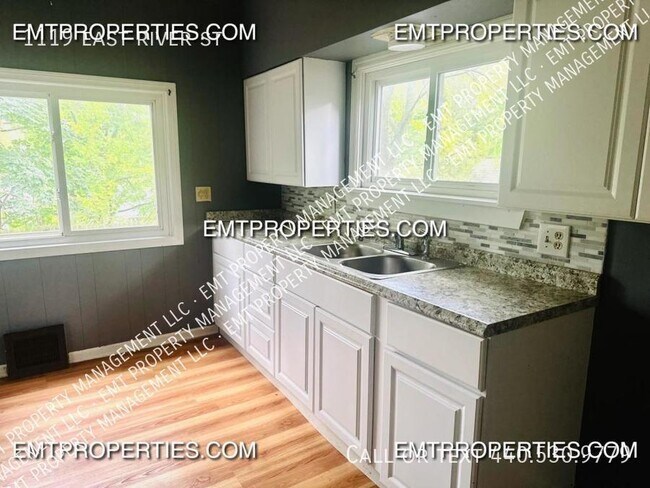 Building Photo - 1119 east river