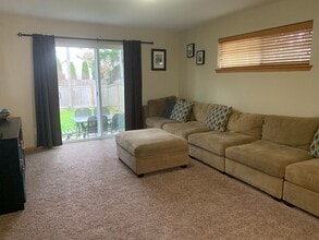 Building Photo - 564 NW Oxford Pl