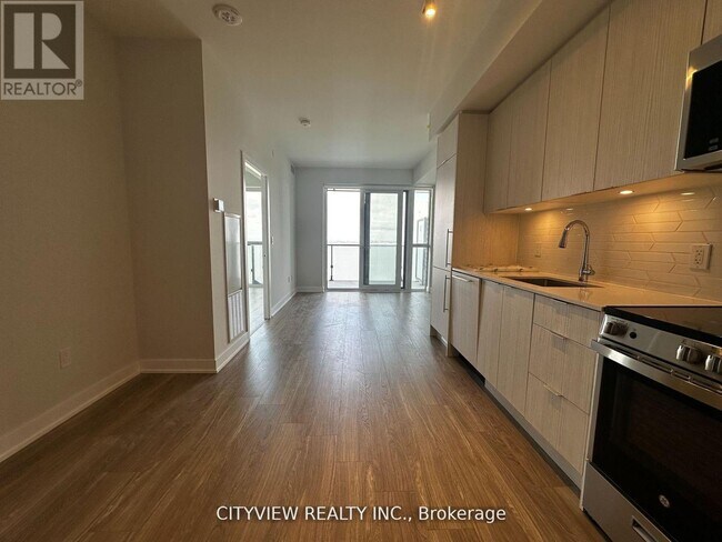 Photo du bâtiment - 430 Square One Dr