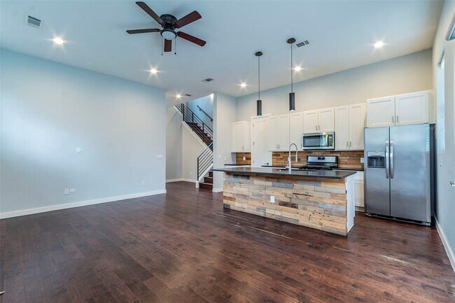 Foto del edificio - 6405 Chesterfield Ave