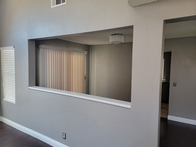 Foto del edificio - Fontana Two Story