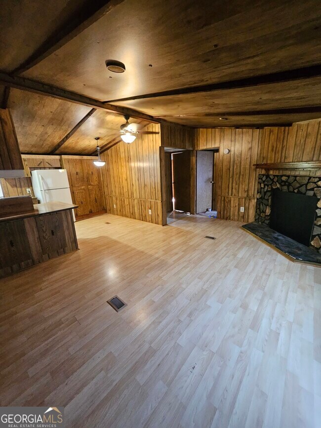 Foto del edificio - 2158 Carver Rd