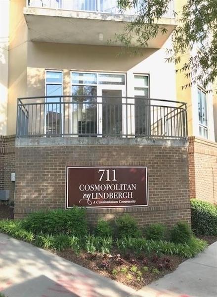 Building Photo - 711 Cosmopolitan Dr NE