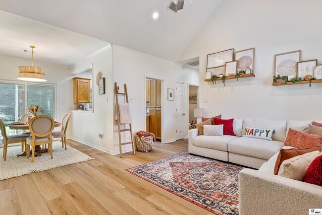 Foto del edificio - 113 Arbor Cove Cir
