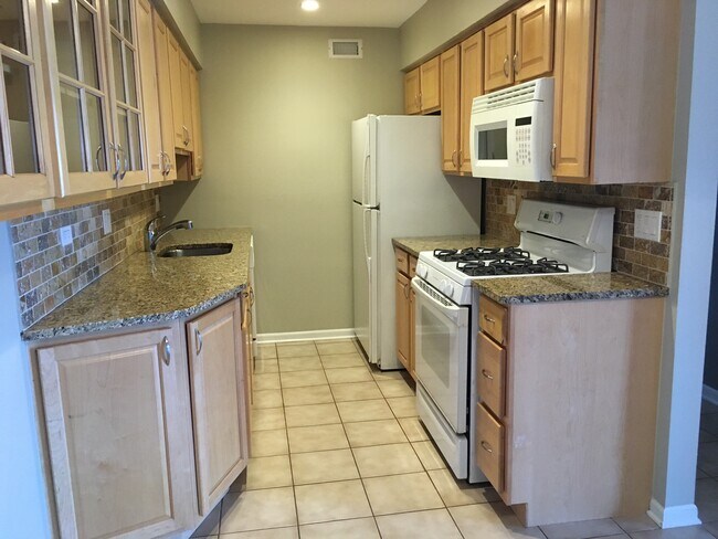 Foto del edificio - 1627 N Windsor Dr