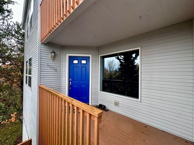 Foto del edificio - Charming Duplex 2 Bed 2 Bath w/ Single Car Garage and a Beautiful View in Portland!