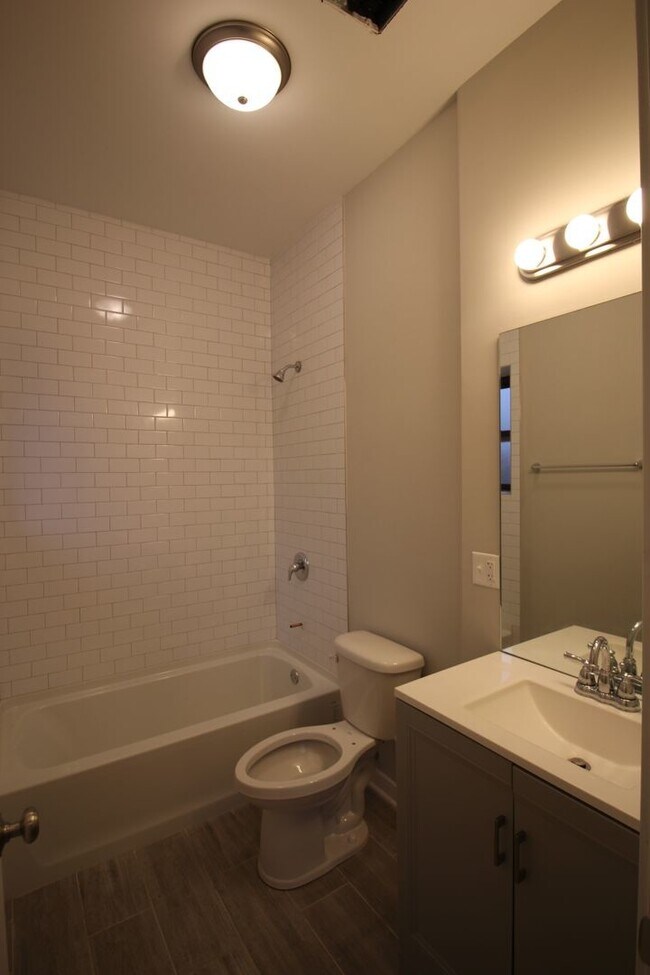 Foto del edificio - 4208 N Milwaukee Ave