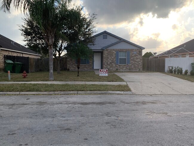 Building Photo - 3052 Aberdeen Dr