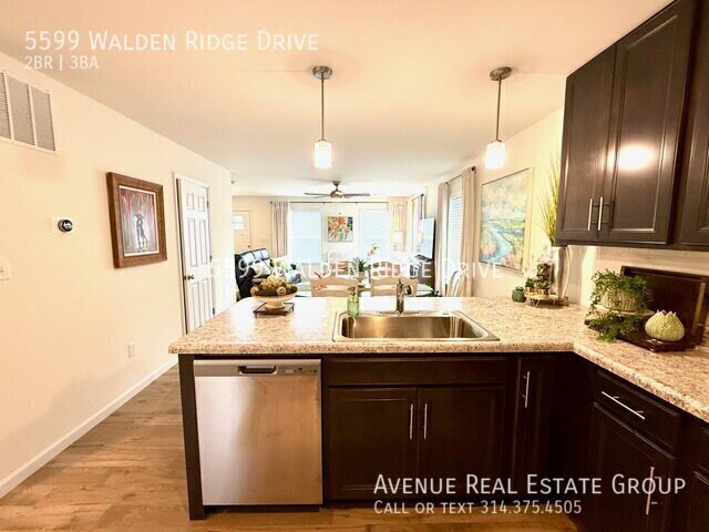 Foto del edificio - 5599 Walden Ridge Dr