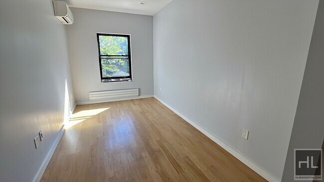 Building Photo - Sunny Luxurious 2BR 2BA w/ Laundry, & En S...