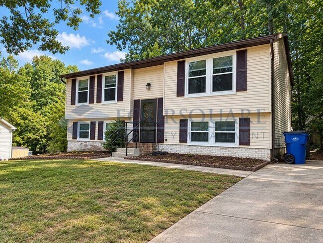 Foto del edificio - Cozy 4-Bed / 2-Bath Home with Main-Level Bedrooms, Large Backyard & Corner Lot , Near Shelley Lake