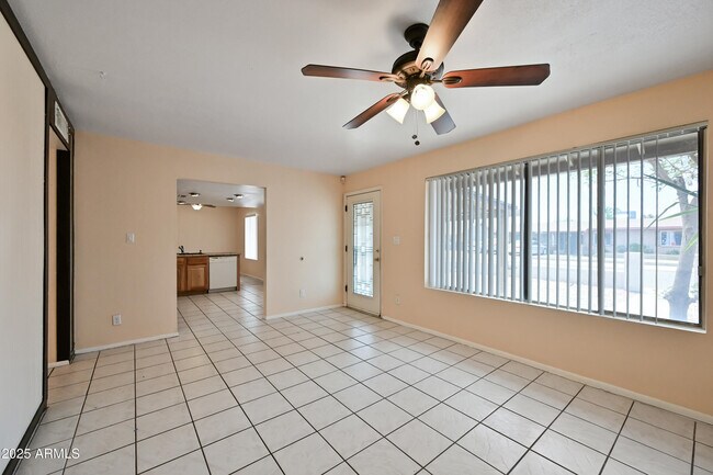 Building Photo - 8444 W Montecito Ave