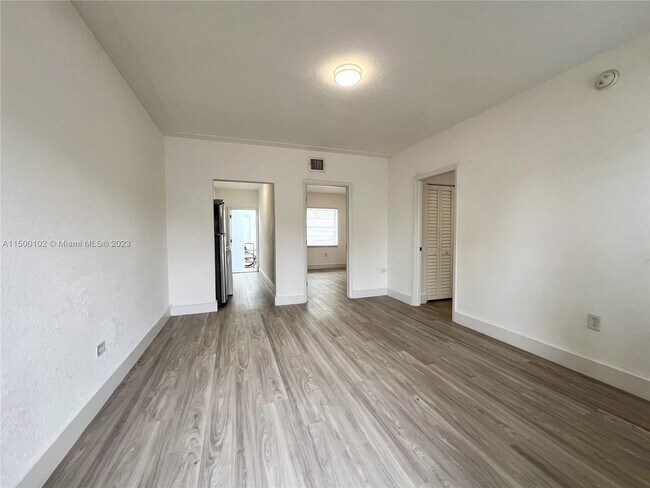 Building Photo - 1900 Calais Dr