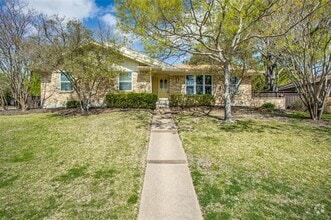 Building Photo - 8005 San Cristobal Dr