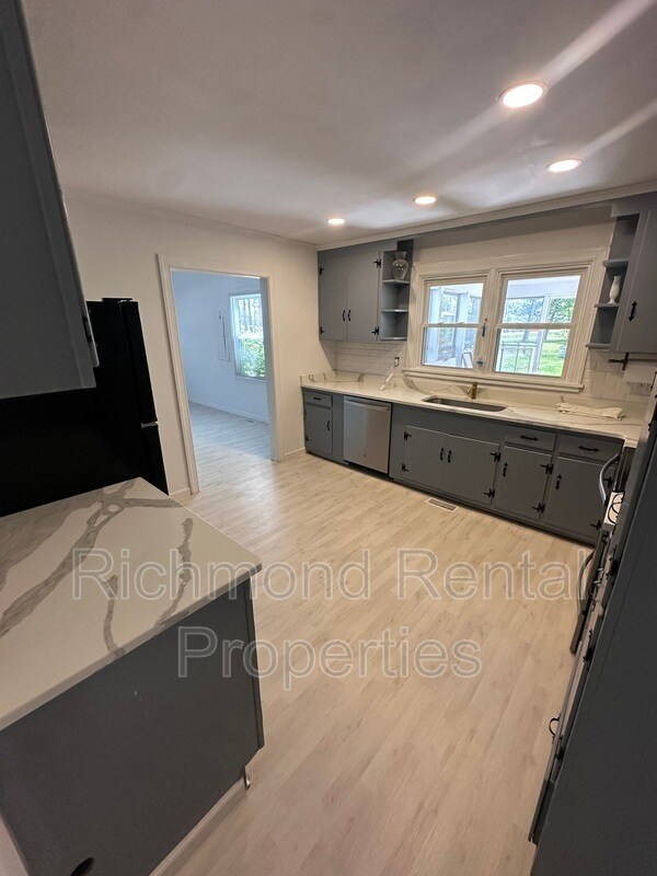 Foto del edificio - 13389 Mountain Rd