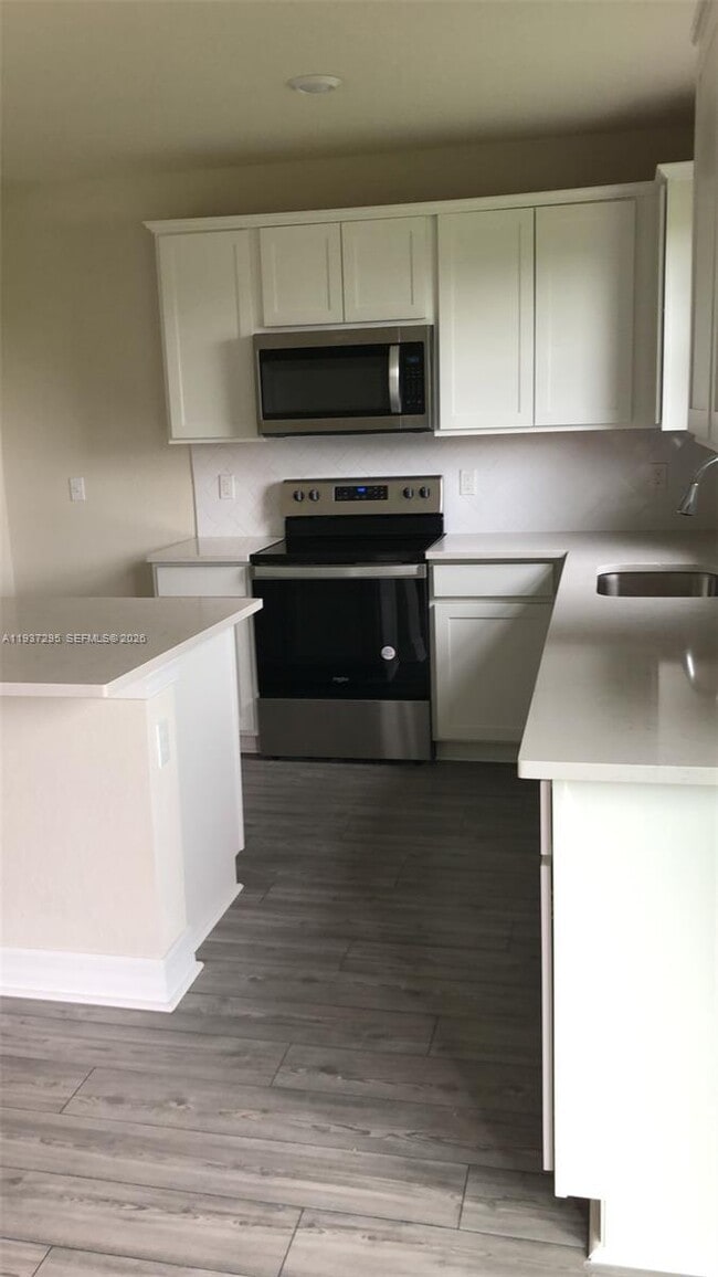 Building Photo - 3149 Poinciana St