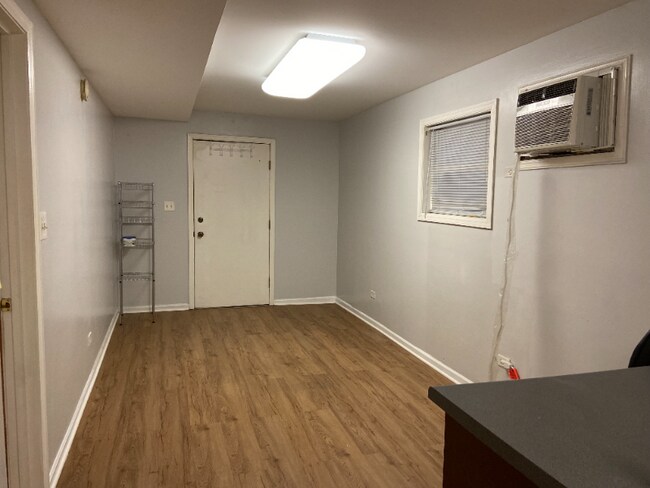 Building Photo - 515 W 36th St