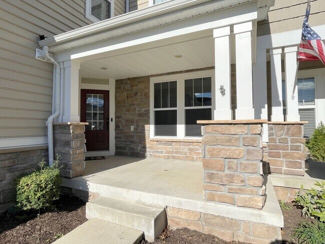 Building Photo - Spectacular 4 Bed 3.5 Bath Townhouse In Br...