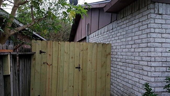 Foto del edificio - 15311 Camino Del Sol Dr