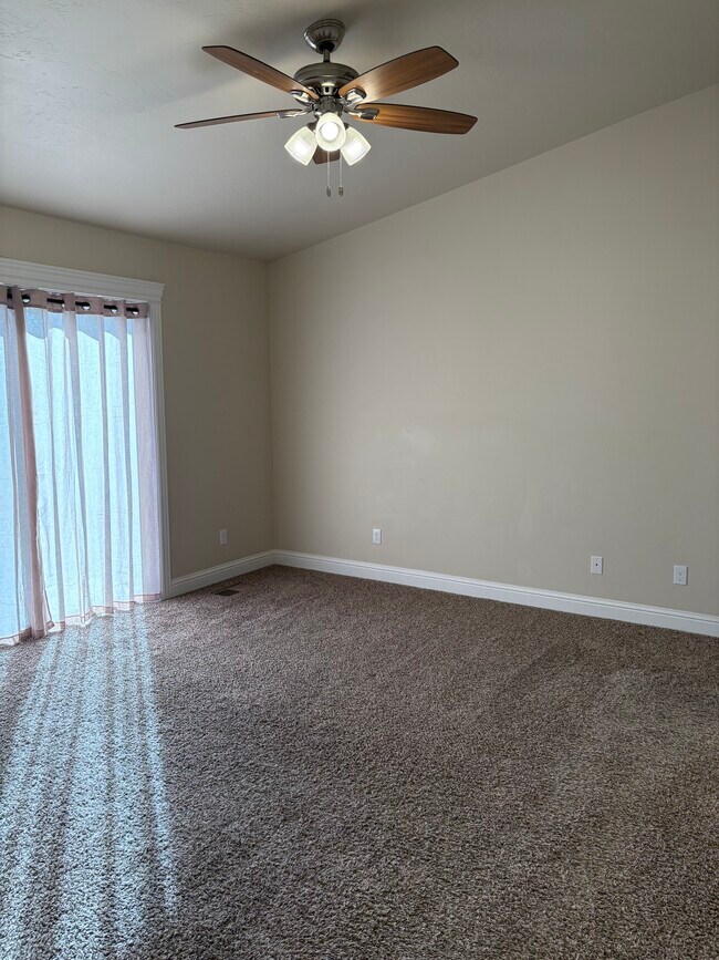 Foto del edificio - 4694 N Maplestone Ave
