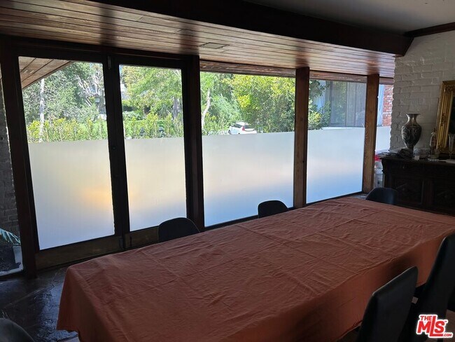 Foto del edificio - 809 Toulon Dr