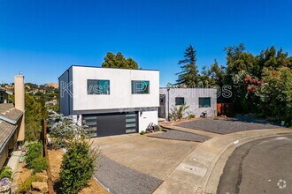Building Photo - 12 Elna Dr