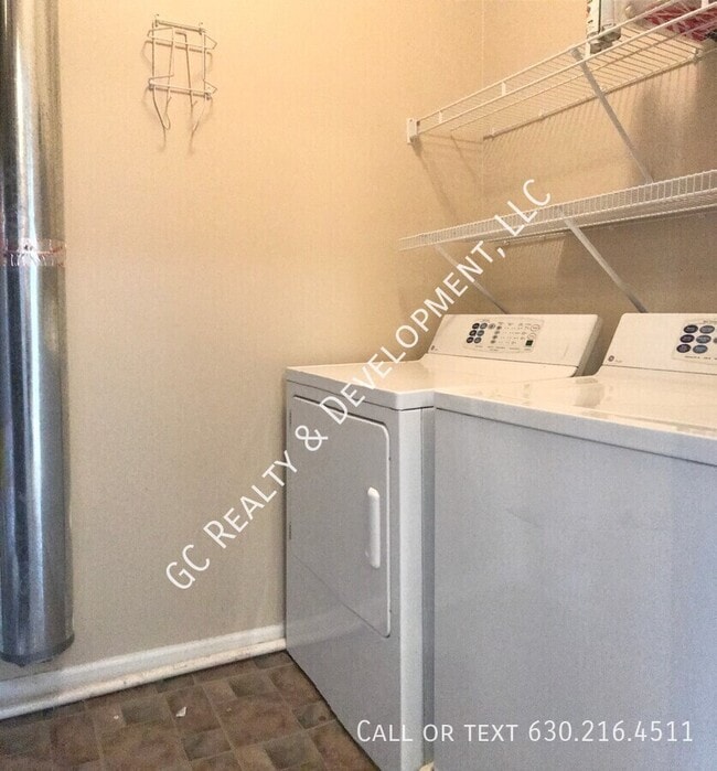 Building Photo - 2105 W Concord Ln