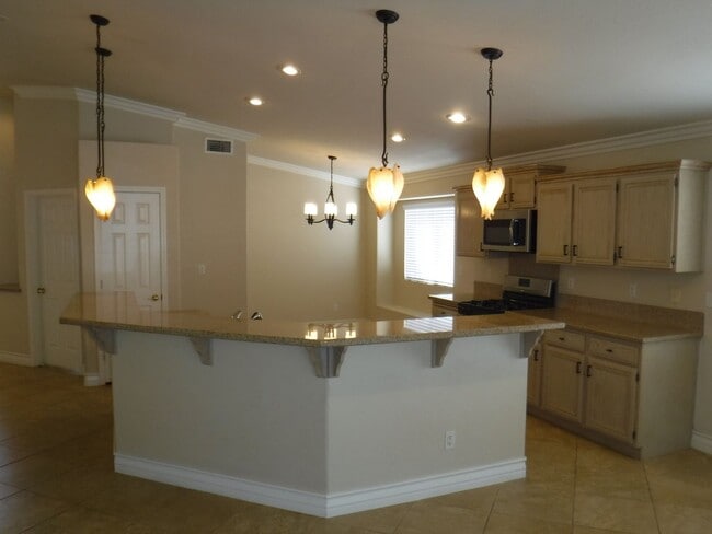 Foto del edificio - HOME ON A VIEW LOT WITH NOBODY BEHIND YOU!  MANY UPGRADES!