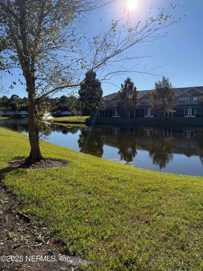 Foto del edificio - 4210 Highwood Dr