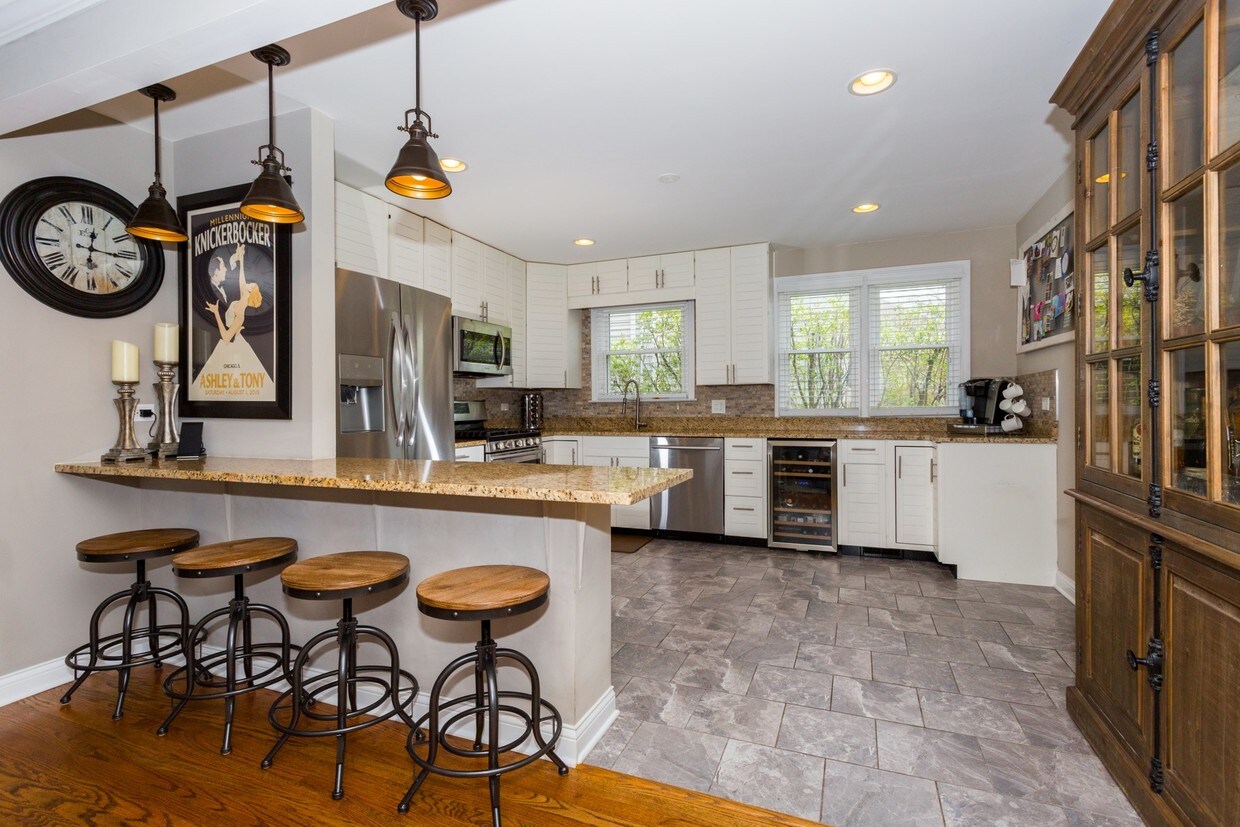 Photo - 765 S 3rd Ave (Des Plaines, IL)