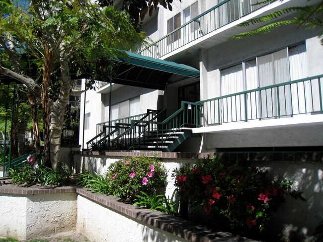 Building Photo - 10747 Wilshire Blvd