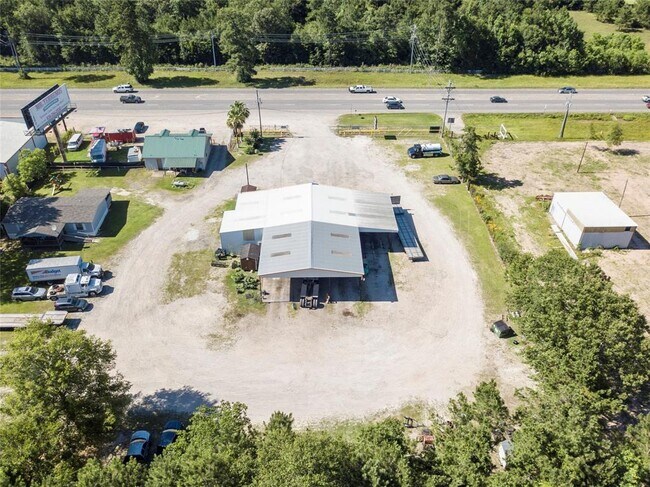 Foto del edificio - 16362 Hwy 105 E