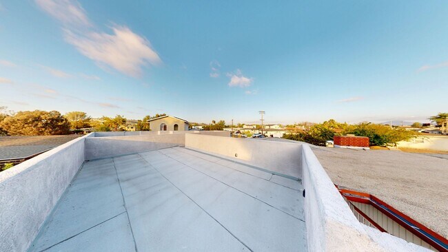 Foto del edificio - 5104-5106 East Falls View Dr.