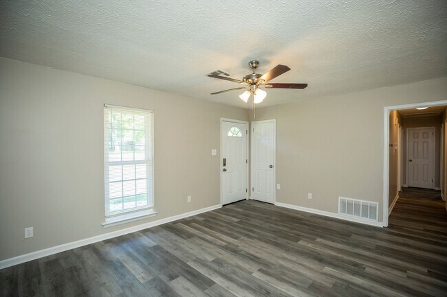 Foto del edificio - ** 3 bed 2 bath located in Meadowbrook $67...