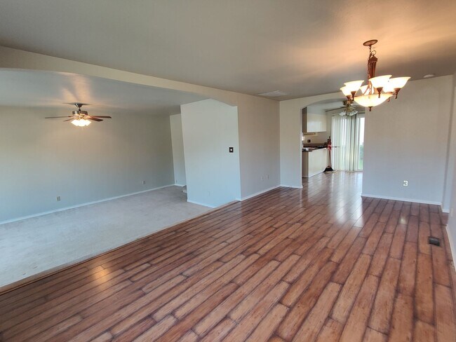 Foto del edificio - Central Pasco Duplex for Rent