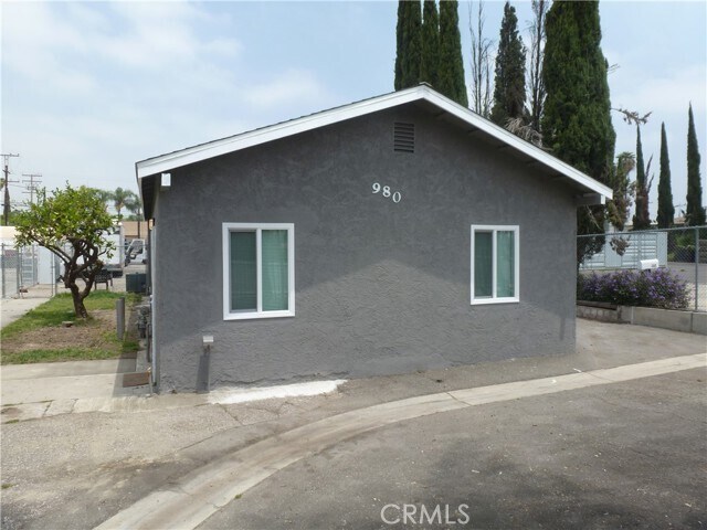 Building Photo - 980 W Base Line St