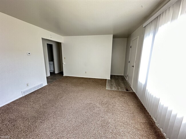 Foto del edificio - 2 br, 1.5 bath Townhome - Longfellow Townh...