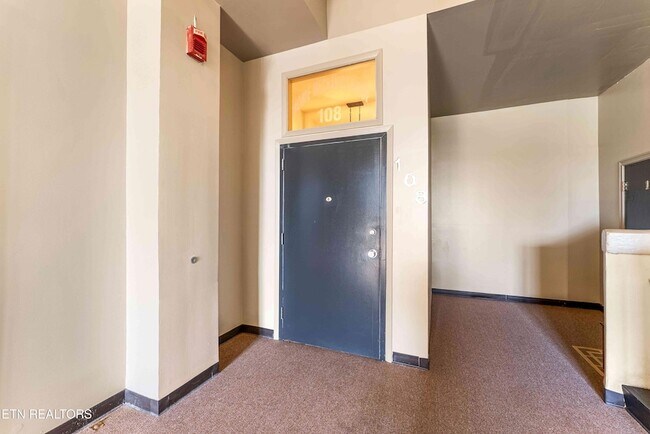 Foto del edificio - 523 N Bertrand St