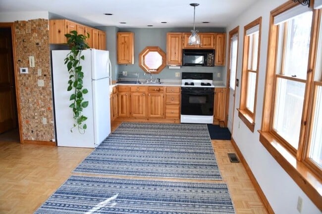 Building Photo - 321 Christian Hill Rd