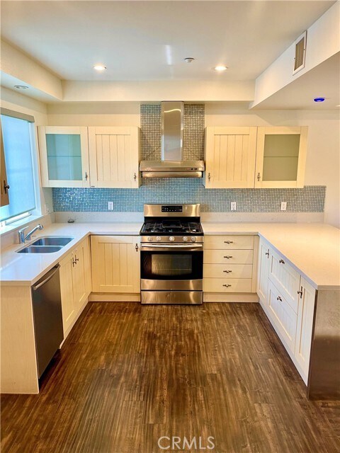 Building Photo - 825 W Duarte Rd