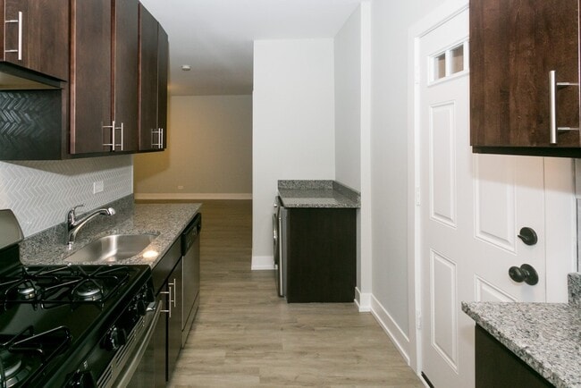 Building Photo - 708 W Brompton