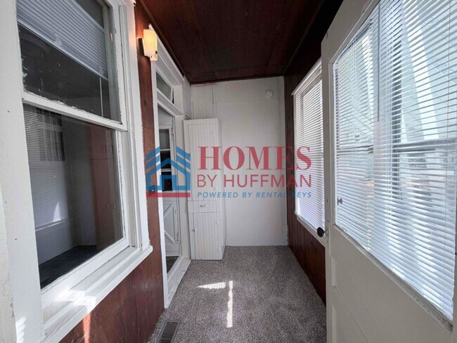 Foto del edificio - 331 S Barker Ave