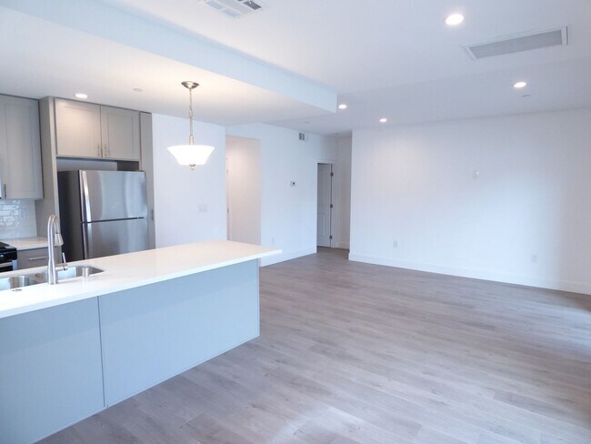 Foto del edificio - 1256 N Hobart Blvd