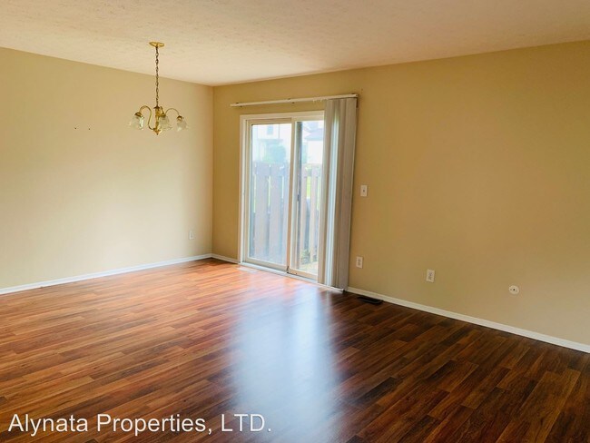 Building Photo - 1290-1292 Gatwick Ct