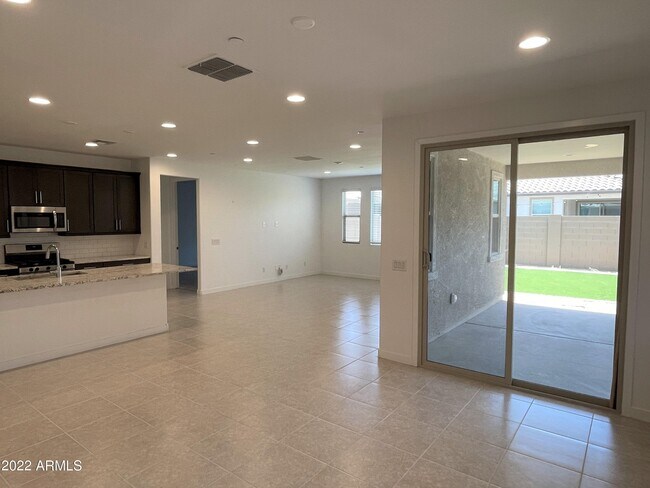 Foto del edificio - 9849 E Tahoe Ave