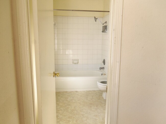 Building Photo - 2710 Larkspur