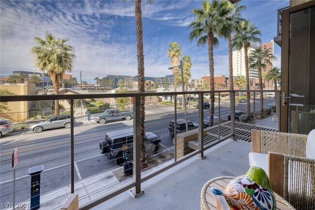 Foto del edificio - 353 E Bonneville Ave