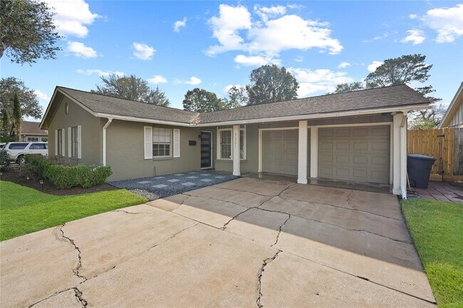 Building Photo - 9331 Highmeadow Dr