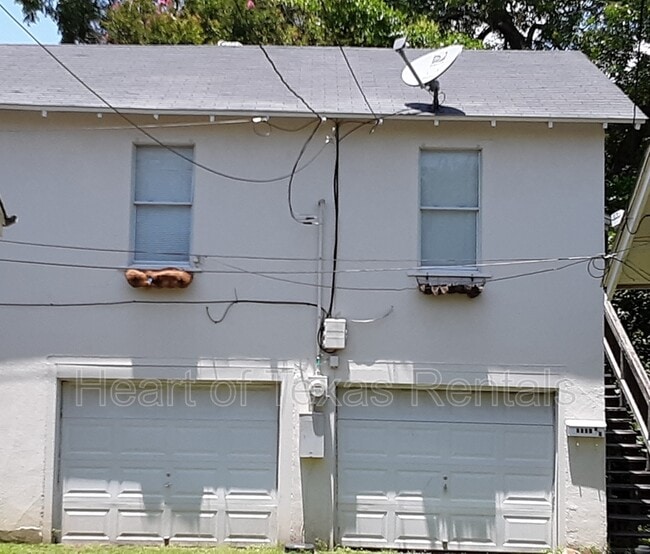 Building Photo - 2821 1/2 Columbus Avenue