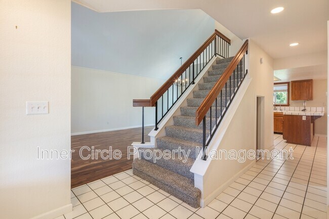 Building Photo - 512 Bluerock Dr